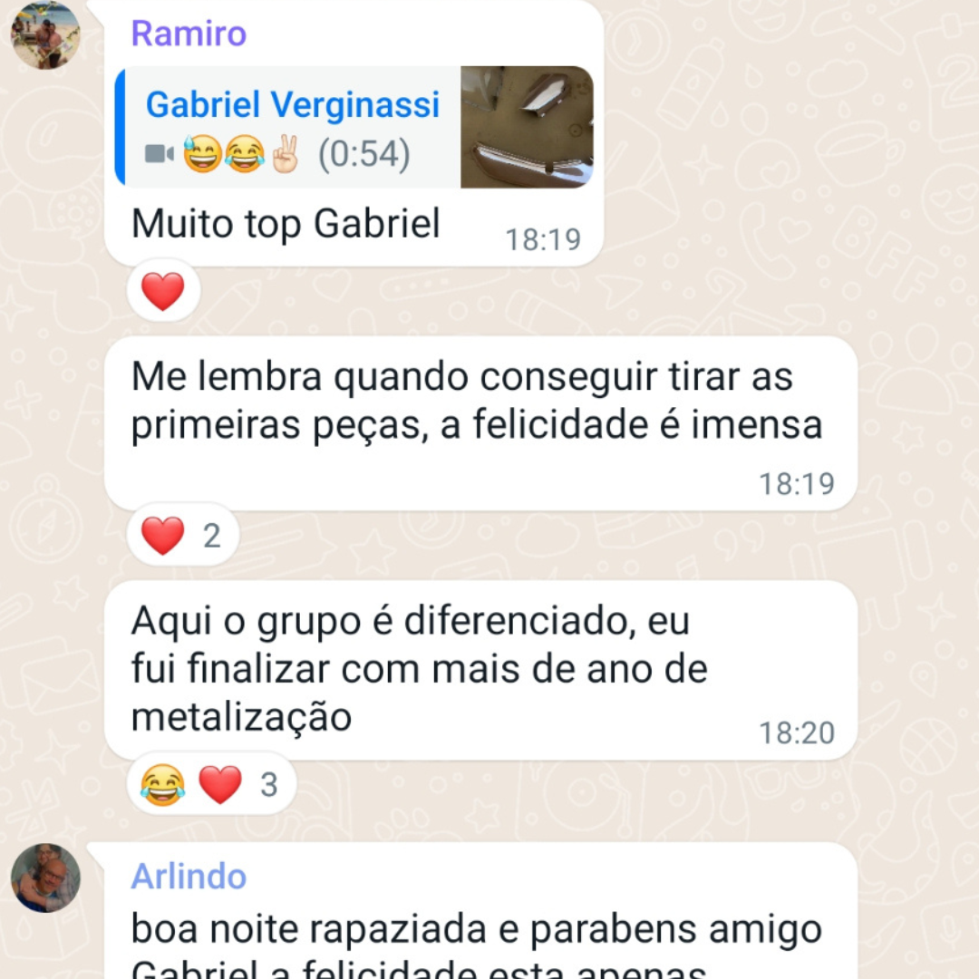 Aluno aplicando metalização em calota